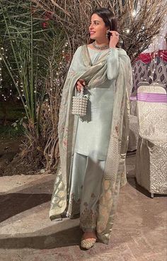 Wedding Outfit Pakistani, Pakistani Wear, Fashion Dresses Formal, Pakistani Couture, Punjabi Outfits, Shirt Korean, Stylish Wedding Dresses