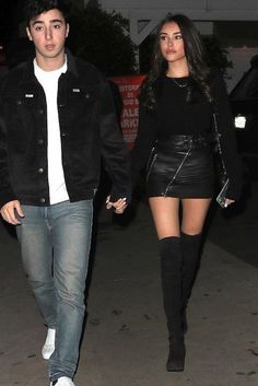 falda, todo negro, cerveza madison, mini falda, traje de fecha, falda de cuero, falda con cremallera, suéter, ce ... Skirt Date Outfit, Black Leather Skirt Outfits, Outfit Leather Skirt, Leather Mini Skirt Outfit, Madison Beer Outfits, Leather Skirt Outfit, Beer Outfit, Closet Candy, Date Outfit