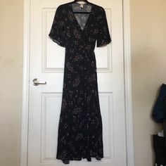 H&M Trend Floral Black Maxi Dress Sz 0 Measurements: Length: 54 Inches, Width: 12 Inches, Sleeve: 12.5 Inches - Never Worn - Composition Provided In Pic - Wrap Style, Flare Bottom Skirt, Flutter Sleeves Dress H&m, Black Maxi, H M Dresses, Hm Dress, Flutter Sleeves, Black Orange, Black Maxi Dress, Flutter Sleeve, Wrap Style