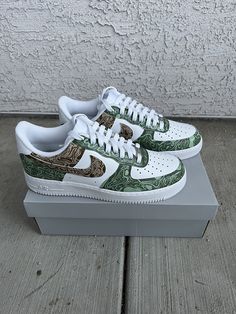 Hand painted Air Force 1's. This design is gender-neutral and fits every occasion.  This design is one of my favorites; however, I can design the exact shoe you're looking for upon request in any size (please message). Whether you're treating yourself or looking for a personalized gift, these one-of-a-kind sneakers will definitely turn heads and elevate your streetwear style. This design can be painted onto any size of your choice upon purchasing. When ordering, please let me know which size you Luxury Green Custom Sneakers With Speckled Midsole, Luxury Green Custom Sneakers For Streetwear, Custom Shoe Art, Custom Air Force One, Hand Painted Green Sneakers For Streetwear, Hand Painted Green Low-top Custom Sneakers, Green Hand Painted Low-top Custom Sneakers, Custom Green High-top Sneakers, Custom Green Low-top Sneakers