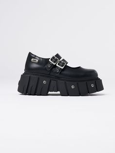 Shop these chunky platform mary-janes in black. Made from vegan leather and featuring soles with studs details and double adjustable straps. Including pin-buckle fastening and round toe. International shipping available and 15% off for students. Streetwear Fashion Aesthetic, 2023 Shoes, Minga London, Metal Tag, Chunky Shoes, London Shoes, Platform Mary Janes, Buckle Shoes, Swag Shoes