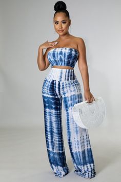 Women's 2 piece crop top and pants set . 💯 Raylon Mom Beach Vacation Outfits, Vacation Outfits Shein, Crop Top And Pants Set, Blue Two Piece, Abstract Dress, Sleeveless Suit, Two Piece Pants Set, Top And Pants Set, Yellow Print