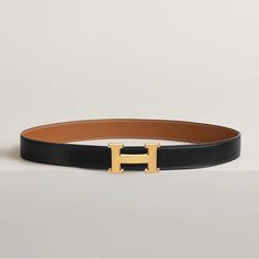 Reversible Belt. 9/10 Condition Some Slight Scratches On Buckle. Worn 3 Times If That, Has Been Sitting In My Closet. It Is Too Big For Me. Size Is 75 Brushed Gold Buckle Gold/ Black 100% Authentic Comes With Buckle Dust Bag And Belt Dust Bag With Original Paper Stuffing H Belt, Hermes Jewelry, Hermes Belt, Hermes Accessories, Chanel Belt, Designer Belts, Reversible Belt, Hammered Gold, Tie And Pocket Square