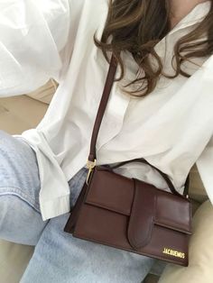 Purse Outfit, Sacs Tote Bags, Jacquemus Bag, Luxury Bags Collection, Brown Purse, Girly Bags, Fancy Bags, Brown Purses, Pretty Bags