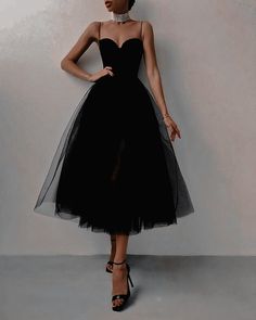 Paint Clothes, Nicole Brown, Black Dresses Classy, Elegant Dresses Classy, Pretty Prom Dresses, Fairytale Dress, Prom Outfits, Grad Dresses, Classy Dress