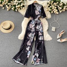 Palace style, irregular print jumpsuit, professional wear, temperament goddess style, slim long wide-leg pantsMaterial:blendedColor:as pictureStyle:goddess,palaceFeatures:professional ,temperament,slimSize(cm):S,M,L XL,2XL 1inch=2.54cmS:bust:82,shoulder:35,waist:68,sleeve:29,length:141&ltp&gtM:bust:84,shoulder:36,waist:70,sleeve:30,length:142</p>&ltbr/>&ltp&gtL:bust:88,shoulder:37,waist:72,sleeve:31,length:143</p>&ltbr/>&ltp&gtXL:bust:92,shoulder Jumpsuit Professional, Flower Print Jumpsuit, Goddess Style, Kawaii Shoes, Fashion Inspiration Board, Professional Wear, Print Jumpsuit, Closet Goals, Retro Print