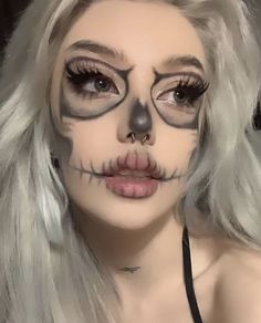 Halloween Skeleton Makeup, Skull Makeup Tutorial, Halloween Makeup Clown, Holloween Makeup, Cute Halloween Makeup, Skeleton Makeup, Halloween Makeup Ideas, Halloween Makeup Pretty