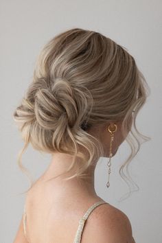 EASY UPDO WEDDING HAIRSTYLE FOR LONG HAIR - Alex Gaboury Bridesmaid Hair Inspo, Bridemaids Hairstyles, Cute Prom Hairstyles, Messy Hair Updo, Wedding Hair Up, Guest Hair, Bridesmaid Hair Makeup, Ball Hairstyles, Prom Hairstyles For Long Hair