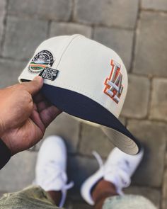 Caps Outfit Men, Fitted Hats Outfit Men, New Era Cap Outfit, New Era Cap Outfit Men, Snapback Outfit, Cap Outfit Men, Custom Fitted Hats, Swag Hats, Trendy Caps