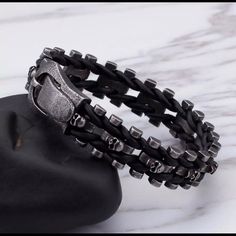 Pulsera Trenzada De Cuero Con Calavera Para Hombre, Brazalete De Acero Inoxidable Negro Mate,Hecho A Mano Material 316l De Acero Inoxidable Tamao 225*16mm Braided Leather Bracelet With Mens Skull Steel Bracelet Matt Black Stainless, Handmade Material 316l Stainless Steel Size 22.5cm Black Gothic Leather Bracelet With Skull Shape, Black Gothic Leather Bracelet With Skull, Gothic Black Leather Bracelet With Skull, Black Gothic Leather Skull Bracelet, Gothic Black Leather Skull Bracelet, Black Biker Style Bracelets For Biker Events, Adjustable Black Biker Jewelry, Black Skull Print Jewelry For Streetwear, Black Gothic Bracelets With Skull Print