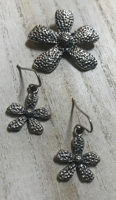 "Silpada 925 Sterling Silver Textured Flower Earrings W1155 and Daisy Pendant S1101 Set HTF Approximately 3/4 inches in length on French wires. . Can be found in the 2006-2007 catalog page 58. Both items has the Silpada signature arrowhead logo ans 925 stamp of quality! In Excellent Condition! Retired Silpada stamped flower pendant, approximately 1 1/2\" in length, Can be found in the 2007-2008 catalog page 68H This set is intentionally oxidized. items will be sent in a gift bag with an anti tar Silver Flower Jewelry With Matching Earrings, Nickel Free Silver Flower Earrings, Adjustable Silver Flower Earrings, Silver Adjustable Flower Earrings, Silver Metal Flower Earrings With Ear Wire, Silver Flower Earrings With Ear Wire, Silver Flower Pendant Earrings With Charm, Silver Flower Pendant Jewelry With Matching Earrings, Silver Flower Jewelry With Oxidized Finish