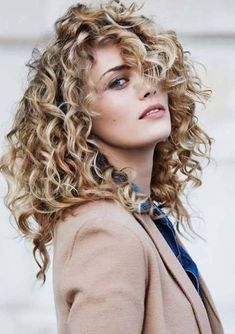 Curly Hair Model, Layered Curls, Blonde Curly Hair, Cute Curly Hairstyles, Long Layered Haircuts, Scene Hair, Curly Hair Cuts