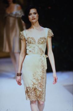 Shalom Harlow 90s, 90s Fashion Runway, High Fashion Couture, Valentino Haute Couture, Original Supermodels, Vintage Valentino, High Fashion Editorial