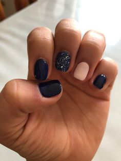 Navy Blue Dip Powder Nails Design, Navy Gel Nails Ideas, Bridesmaid Nails Short, Navy Blue Nails With Design, Navy Blue Short Nails, Short Navy Blue Nails, Navy Blue Nails Short, Navy Fall Nails, Navy Blue Fall Nails