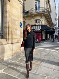 Knee High Boots Outfit Work, French Shoes Style, Knee High Boots Outfit Fall, Heels Boots Outfit, French Shoes, Parisian Outfits, Black Knee Boots, Knee Boots Outfit, Winter Boots Outfits