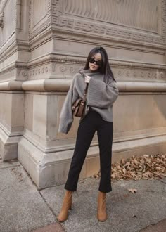 Chic Winter Outfits Work, Outfit Ideas Mid 20s, Minimal Winter Fashion, Winter Dress Shoes Womens Work, Dress Pants Winter Outfit, Minimal Chic Winter, Sweater Work Outfit, Very Cold Winter Outfits, Sweater Pants Outfit