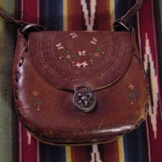 Vtg 70's Hand Tooled Hippie Floral Leather Bag Purse .Great Shape .Nice Patina .Twist Dial Lock . It's Aprox 8 1/2" At Base ,9 1/4 Across At Middle ,4 1/2" Deep ,8 1/2" Tall . Vintage Bags With Coin Pocket, Retro Hand-tooled Bags, Vintage Satchel Shoulder Bag With Coin Pocket, Vintage Shoulder Bag With Coin Pocket, Vintage Shoulder Bag With Coin Pocket For Daily Use, Vintage Brown Bags With Coin Pocket, 70s Purse, 1970s Fashion, Purse Styles