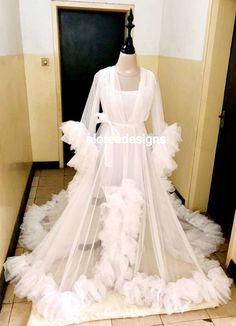 White Bridal Robe/wedding Robe/fur Trimmed Robe/wedding Robes - Etsy Luxury Wedding Robe With Lace Trim, Luxury Long Wedding Robe, Plus Size Wedding Robe, Bridal Robes Long Lace, Robe Over Wedding Dress, Luxury Long Sleeve Wedding Robe, Wedding Dress Morning, Dress For Unbersarios De Boda, Luxury Floor-length Wedding Night Robe