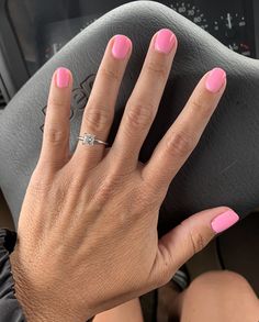 Short Nails Spring Colors, Short Painted Nails Summer, Summer Gel Nails Ideas Short Pink, Dip Powder Nails Light Pink, Bubble Gum Pink Dip Powder Nails, Summer Short Nails Pink, Nail Ideas Dip Powder Summer, Summer Nail Inspo Short Round, Really Short Dip Nails