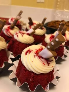 Horror Quinceanera Theme, Horror Movie Party Food, Horror Theme Quince, Scream Movie Themed Birthday Party, Scary Movie Themed Birthday Party, Friday 13 Birthday Party Ideas, Horror Sweet 16, Horror Themed Desserts, Murdermysteryparty Diy