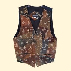 90s Boho Western Suede Patchwork Vest Good condition, would be rad for a whimsigoth or hippie aesthetic. 20.5" chest 25" length #boho #bohemian #hippie #festival #fall Suede Patchwork, Patchwork Vest, 90s Boho, Hippie Aesthetic, Vintage Suede, Hippie Festival, Bohemian Hippie, Vest Outfits, Western Outfits