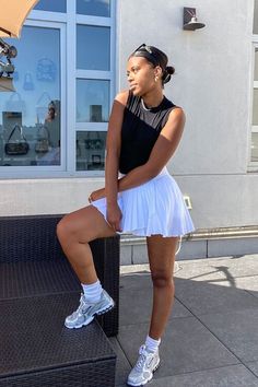 How to Style Tennis Skirts — CHICLY REESE Tennis Skirt Outfit Casual, How To Style Tennis Skirt, Pink Tennis Skirt Outfit, Tennis Skirt Outfit Black, Tennis Skirt Outfit Summer, Tennis Skirt Outfit Street Style, White Tennis Skirt Outfit, Cute Tennis Skirt Outfits, Looks Com Short