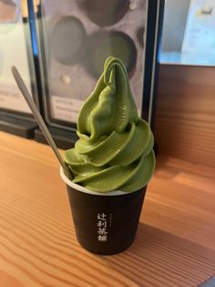 #london #dessert #matcha #icecream #aesthetic Matcha Aesthetic Korean, Matcha Ice Cream Vegan, Matcha Green Tea Ice Cream, Matcha Desserts, Food Polls, Aesthetic Matcha, Japanese Matcha Tea Aesthetic