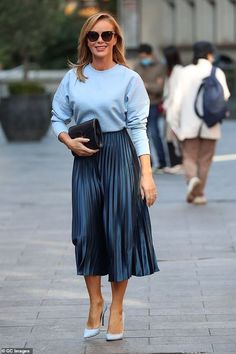 Fall Outfits for Women 2024 Trends 27 Ideas Pleated Skirt And Jumper Outfit, Outfit With Blue Skirt, How To Style Blue Skirt, Blue Skirt Winter Outfit, Blue Skirts Outfit, Light Blue Pleated Skirt Outfit, Navy Blue Pleated Skirt Outfit, Navy Pleated Skirt Outfit, Blue On Blue Outfit