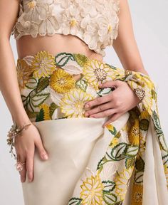 Sunflower Saree, Organza Sari, Organza Kurta, Sunflower Designs, Print Motifs, Cutwork Saree, Gaun Fashion, Saree Designs Party Wear, Trendy Dress Outfits