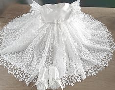 Lace Dress For First Communion In Summer, Spring First Communion Lace Dress, Elegant Lace First Communion Dress With Floral Applique, First Communion Gown With Lace Trim, White Lace First Communion Dress With Floral Applique, Spring First Communion Tulle Gown, White Tulle Lace Dress For Bridesmaid, Spring Confirmation Gown Made Of Tulle, Fitted First Communion Dress With Lace Sleeves And Tulle