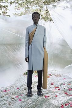 Dior Men Resort 2020 Fashion Show Collection Mens Fashion Editorial, French Fashion, New Wardrobe, Men's Collection, Vogue Paris