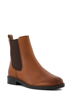 Synonymous with Dune London, the Chelsea boot is a long-standing classic favoured for its transitional appeal. Precise perfectly blends a contemporary aesthetic with our iconic heritage. Crafted from the finest materials and complemented with our bespoke 'DD'-interlock branded hardware, the round-toe style has been set on a timeless outsole and has been detailed with elastic inserts and a pull-on tab. Finished with stitch details, this versatile style will become a go-to styling solution all sea Oasis Fashion, Dune London, Leather Chelsea Boots, Contemporary Aesthetic, Chunky Boots, Chelsea Boot, Fashion Face, Versatile Style, Boot Shoes Women