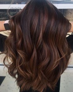 Dark Chocolate Hair Color, Dark Chocolate Hair, Rambut Brunette, Hair Color Chocolate, Hair Color Caramel, Brunette Balayage Hair, Caramel Highlights, Brown Hair Balayage