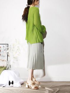 SIZE Shoulder:42cm Bust:140cm Waist:158cm Sleeve length:65cm Length:69cm Note: 1 inch = 2.54 cm, 1 cm = 0.39 inch note: measurement by hands allow 2-3cm errors which is normal Minimalist Blouse, Spring Clothing, Spring Fashion Outfits, Fashion Spring, Green Shirt, Female Fashion, Shirt For Women, Lantern Sleeve, Lantern Sleeves