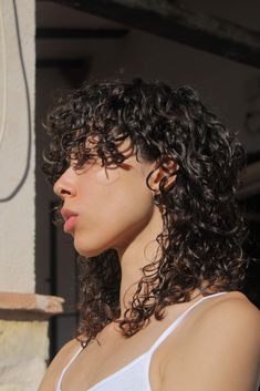 Pelo rizado, mullet curly girl, Wolf Cut Women Curly Hair, Curly Hair 2b Haircuts, Curly Hair Cuts Medium Length 3c, Female Curly Mullet, Pixie Cut On Curly Hair, Curly Mullet With Bangs, Curly Hair Mullet Woman, 3b Mullet, Wolf Cut Curly Hair 3a 3b