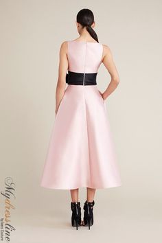 Looking for a timeless and elegant dress? Look no further than the Audrey+Brooks 6222 Sleeveless Midi Dress. This beautiful dress features a deep V-neckline with contrast belted bow at the waist, full midi skirt silhouette with crinoline, and hidden back zipper. It's made from a luxurious silk and wool blend fabric and is satin lined for a smooth fit.