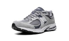 2002R Retro Running Shoes, New Balance 2002r, N Logo, Guys Clothing Styles, Sport Shoes Women, Stadium Goods, Navy Leather, Running Shoe, Trainers Women