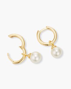 Round out your pearl focused fit with our gold Pearl Hoop Earrings. These women’s hoops feature a single, dangling pearl to bring eye-catching movement and finesse to your look. Rondelle Necklace, Jewelry Hoops, Pearl Crafts, Solid Gold Chains, Pearl Hoop Earrings, Silver Shop, Hypoallergenic Earrings, Mens Gold, Cuban Link