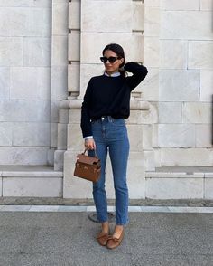 Classic Cool Style, Spring Work Outfits Casual, Cute Fall Mom Outfits 2024, Jeans Outfit Spring Work, Timeless Style Outfits, Jeans Work Outfits Women, Classy Mom Outfits, Europe Street Fashion, Travel Outfit Fall