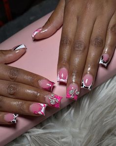 Short Pink Nails Designs, Bday Nails Ideas Short, Pink Nails Y2k, Short Nail Sets, Uni Nails, Short Stiletto Nails, Shorties Nails, Stiletto Nails Short