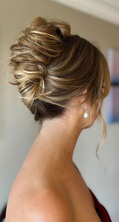 chic updo, hairstyle ideas, wedding hairstyle, wedding updo, updos, bridal hairstyle, bridal updos, messy updo, simple updo, messy upstyle, wedding hairstyle trends Retro Updo Wedding, Classic French Twist Updo, High Formal Updo, Classy Hair Updo, Updo Pearls, Messy Upstyle, Updo Long Hair, Updo With Flowers