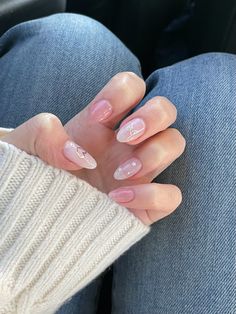 Douyin Nails No Charms, Nail Art Soft, Korean Simple Nail Art, Classic Gel Nail Designs, Short Oval Nails Designs Christmas, Natural Nails With Rhinestones, Nail Ideas Korean Style, Simple Coquette Nails, Soft Nail Designs