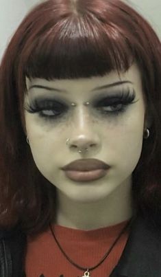 Women Piercings Ideas Face, Gothic Valentines Makeup, Dark Aesthetic Makeup Looks, Sick Makeup Look, Edgy Makeup Looks Grunge, Grunge Glam Makeup, Paznokcie Hello Kitty