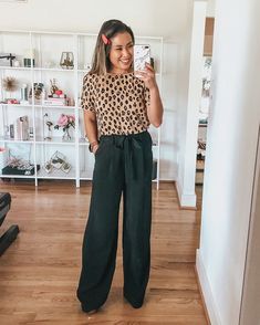 Woman Teacher Outfits, Leopard Print Tshirt Outfits, Business Casual Outfits Target, Teacher Causal Outfits, Dress Outfits With Flats, Petit Fashion For Women, Work Outfits Women School, Short Sleeve Teacher Outfits, Teacher Outfits Wide Leg Pants