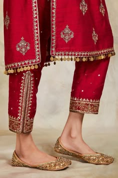 Kurti Detailing, Indian Formals, Plazzo Designs, Raw Silk Embroidery, Bling Makeup, Indian Suit, Ladies Suits, Embroidery Boutique, Indian Tunic