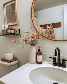 #yayforsummer #summerbreak #bathroomdecor #schoolsoutforsummer Restroom Decor, Guest Bathrooms, Bathroom Decor Ideas, Bathroom Inspiration Decor, Apartment Bathroom, Upstairs Bathrooms, Cozy Decor, Bathroom Renos, Small Bathroom Decor