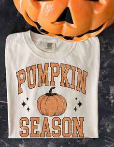 Embrace the cozy charm of fall with our Vintage Pumpkin Patch Tee! This adorable shirt features a nostalgic pumpkin design that brings back all the feels of crisp autumn air, hayrides, and harvest festivals. Made from soft, breathable fabric, it's perfect for layering under your favorite flannel or wearing on its own for a casual, cute look. Celebrate the season in style with this timeless piece that's sure to become your go-to fall favorite! White Tops For Fall, Relaxed Fit T-shirt For Fall, Retro Cotton Tops For Fall, Orange Screen Print Top For Fall, Orange Relaxed Fit Tops For Fall, Vintage Screen Print Tops For Fall, Vintage Screen Printed Tops For Fall, Fall Cotton Tops Pre-shrunk, Retro Orange Tops For Fall