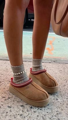 Ugg Tasman Platform, Uggs Aesthetic, Slippers Platform, Mini Boots, Ugg Tasman Slippers, Short Ankle Boots