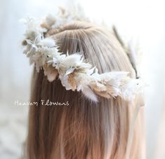 For Canadian Customers                                 All prices are included tax ------------------------------------------------------------------------------------------ White pampas hair crown with pampas grass, German statice, bunny tails. ------------------------------------------------------------------------------------------------------ The color variation can be customized base on your wedding theme color. ------------------------------------------------------------------------------- Boho Hair Crown, German Statice, Wv Wedding, Pampas Bouquet, White Pampas, Boho Crown, Hair Crown, Bunny Tails, Flower Comb