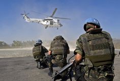 UNIFIL Spanish peacekeepers during a helicopter transportation exercise at UN Position near Kafer Kela, South Lebanon. Agust 3rd 2009. Photo by Pasqual Gorriz/ UNIFIL Un Peacekeeper, South Lebanon, Inspiration Images, Red Arrow